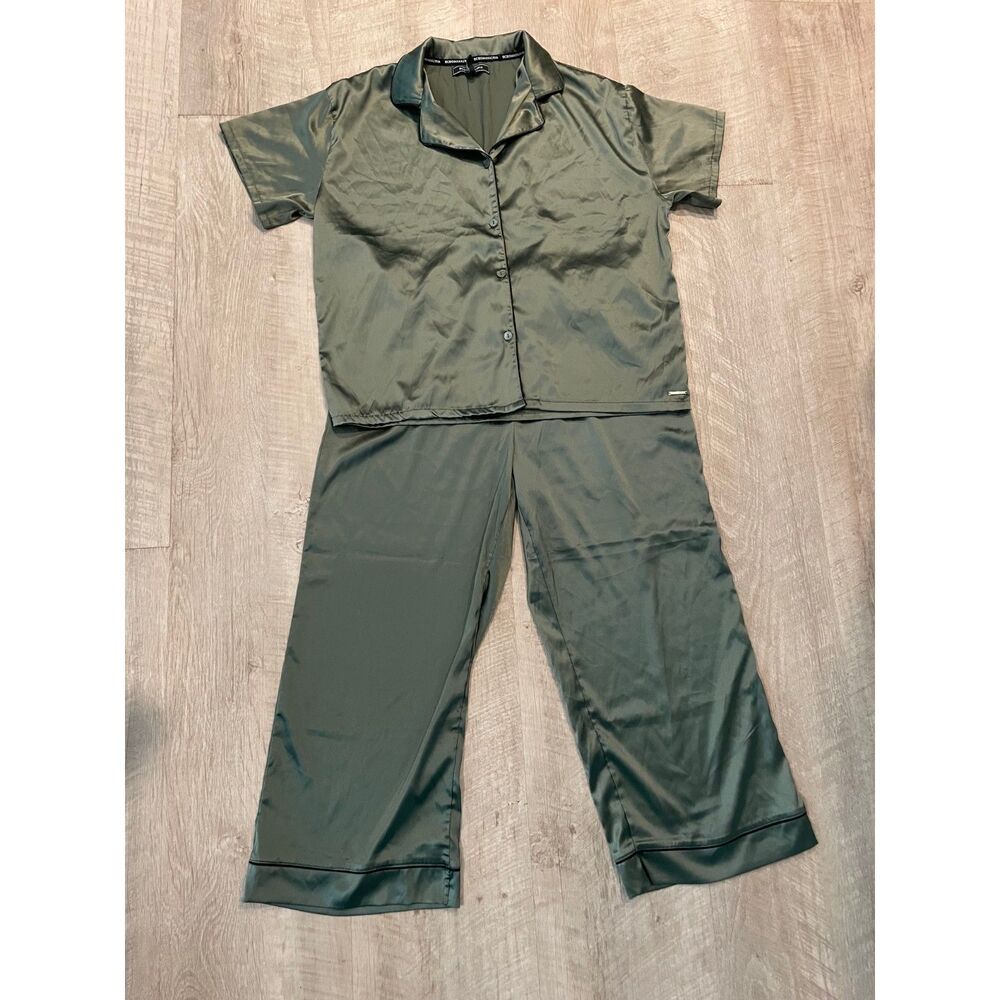 BCBGMAXAZRIA green satin pajama set, size L